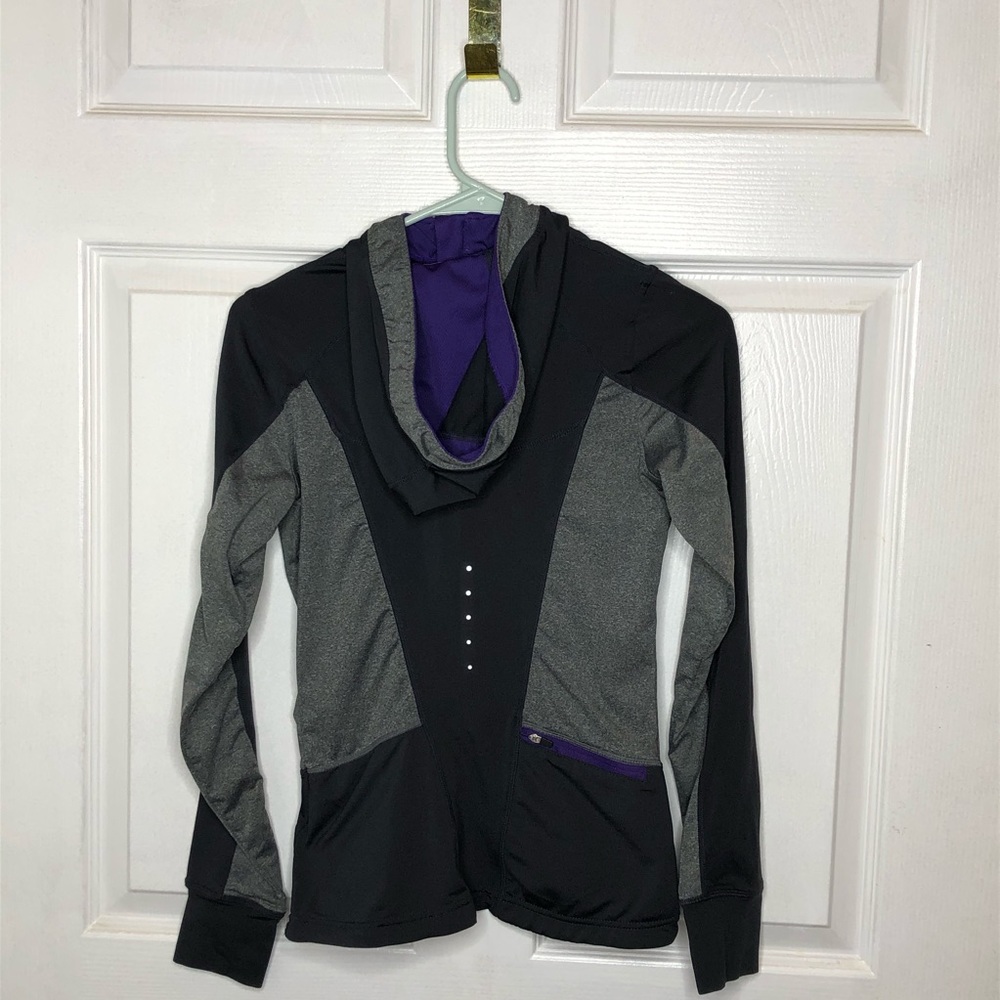 Athletic pullover - Picture 2 of 3